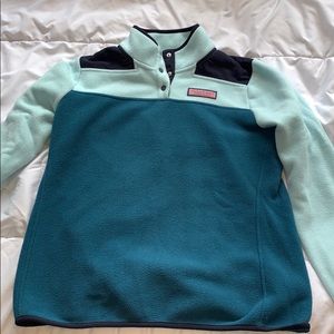 Vineyard Vines quarter fleece. Never worn size M.